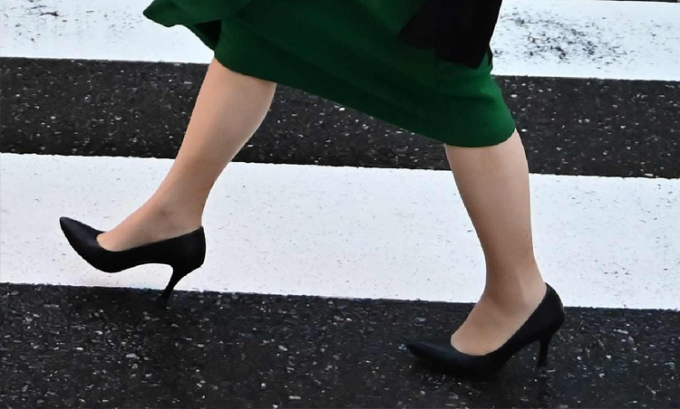 latest company news about What kind of shoe polish to choose for soaking leather sandals for maintenance? 0